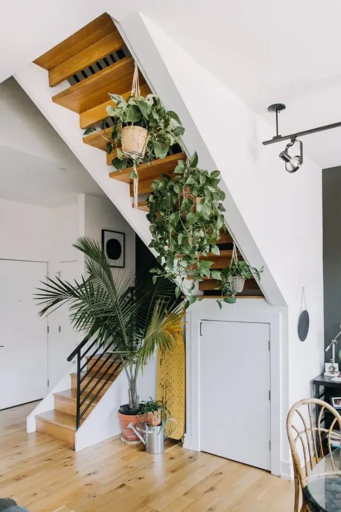 10 House Plants Indoor Ideas Staircase hanging decor inspiration