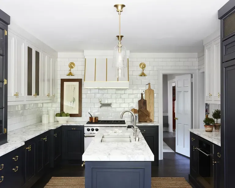 9 Modern Luxury Small Kitchen Design Ideas You’ll Want to Copy Reflective kitchen backsplash ideas