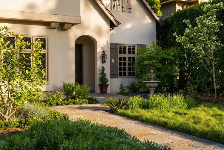 8 Modern Front Yard Landscaping: Simple, Clean-Line Designs to Elevate Your Home Exterior Meadow Garden Ideas